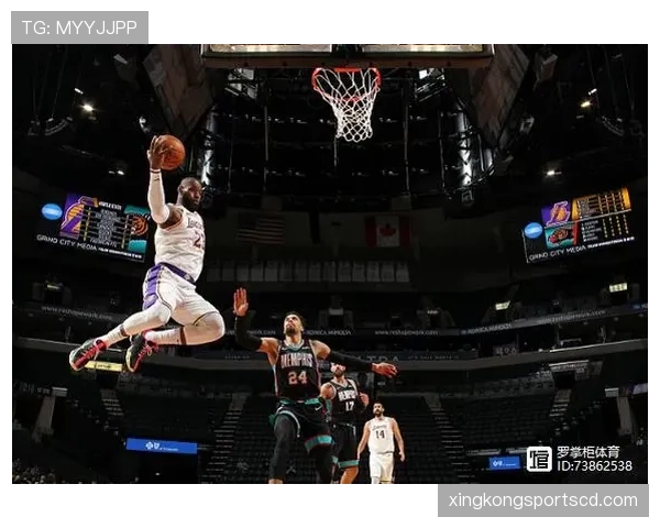 杰克逊二世利用挡拆提升外线火力拉开球队进攻空间